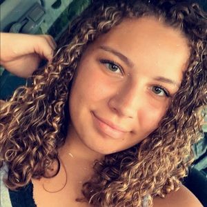 Meet your Posher, Niki